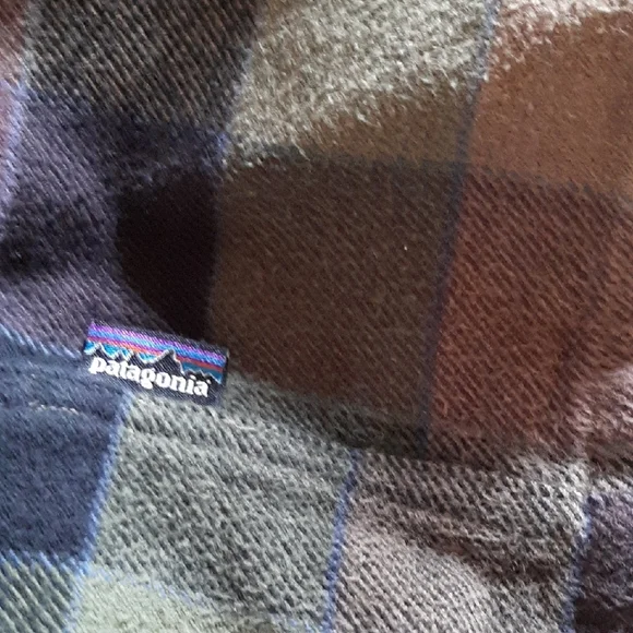 Patagonia Men's Flannel Shirt - Picture 5 of 5